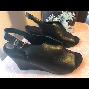 Wedge heel shoes